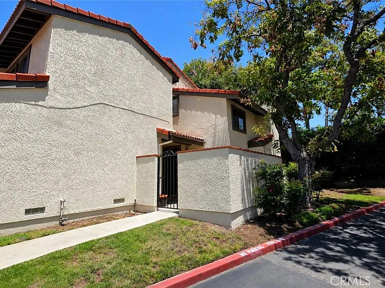 4612 Canyon Park Ln — Photo 2
