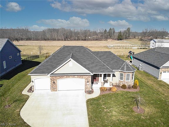 2nd image of 1863 Honeychuck Ln
