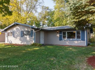 806 Parkside Cir, Streamwood, IL 60107