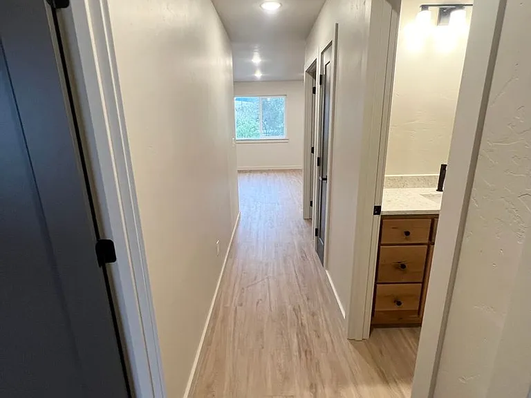 1607 N Willow St — Photo 6