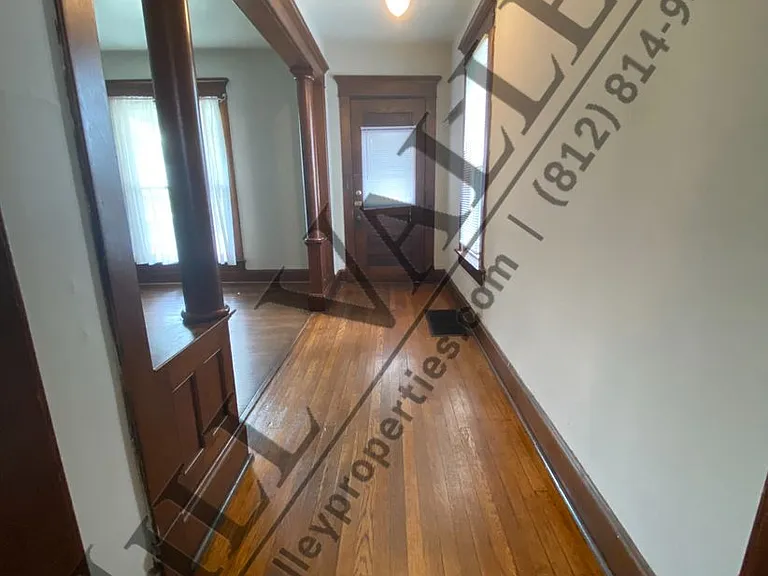 1028 S Center St — Photo 2