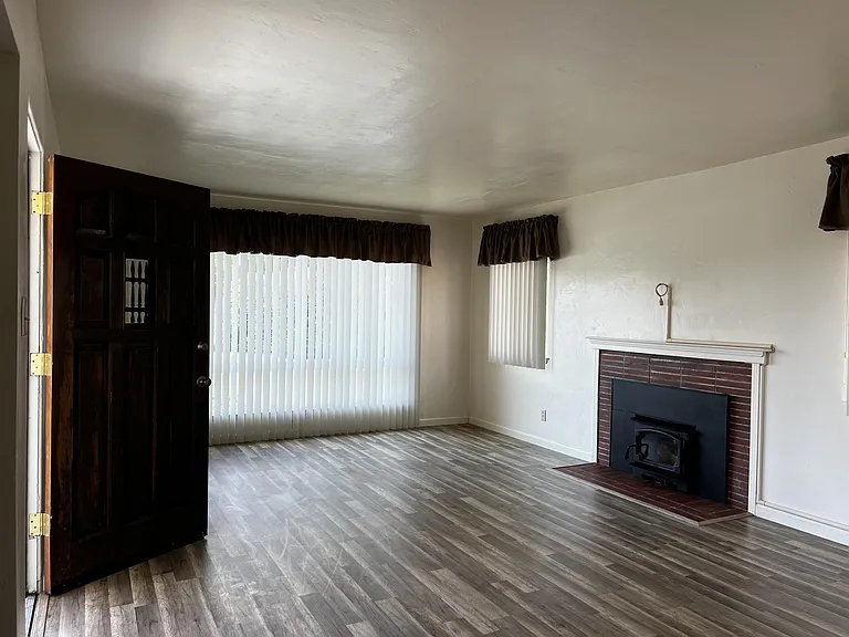 1120 Austin Way — Photo 9
