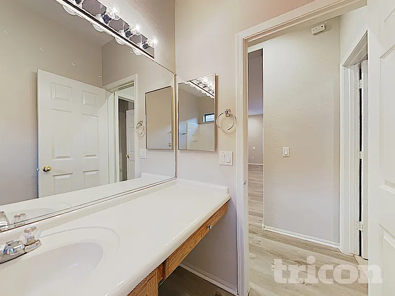 13732 W Mauna Loa Ln — Photo 15