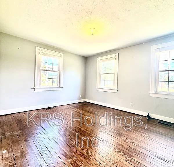 2709 Old Forest Rd — Photo 9