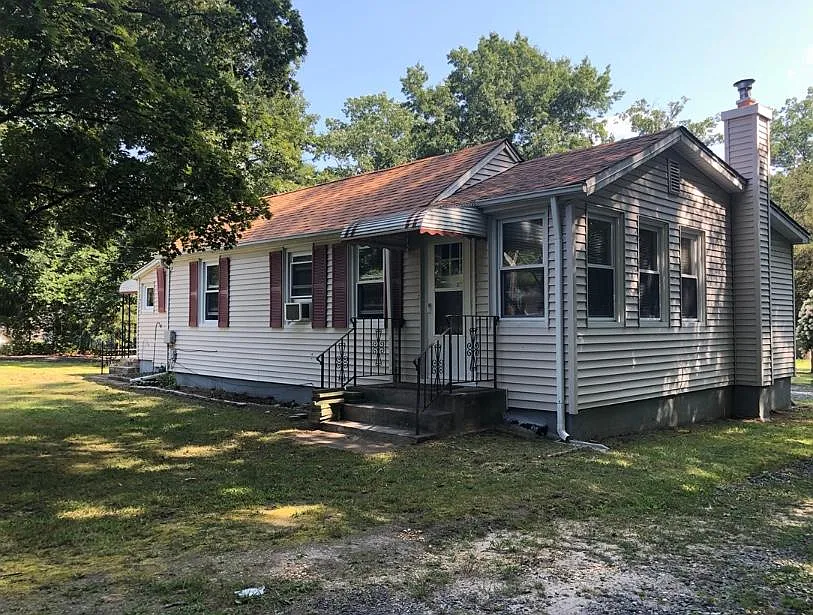 221 Cassville Rd photo 1