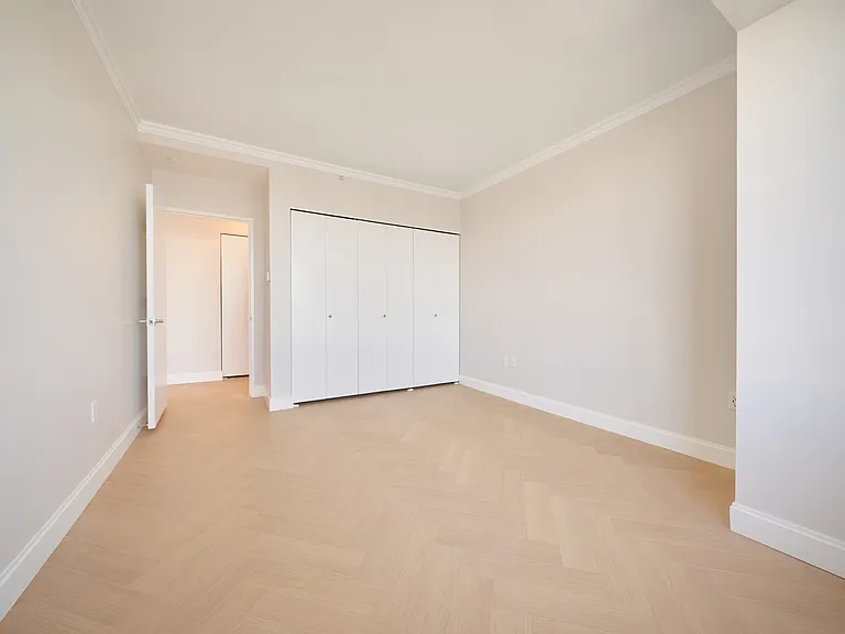 160 Riverside Blvd #20A — Photo 22