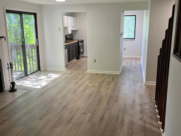 2918 Autumnwood Dr #MAIN — Photo 2