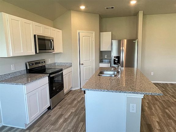 4th image of 221 Pecos Dr