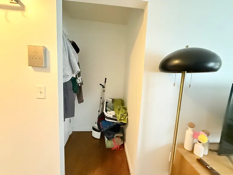 538 E Broadway #8 — Photo 4