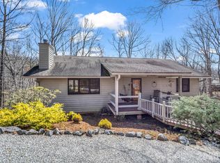 780 Rixhaven Dr, Saluda, NC 28773