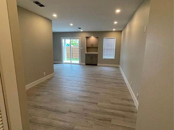 3rd image of 5B Glenbrook Dr