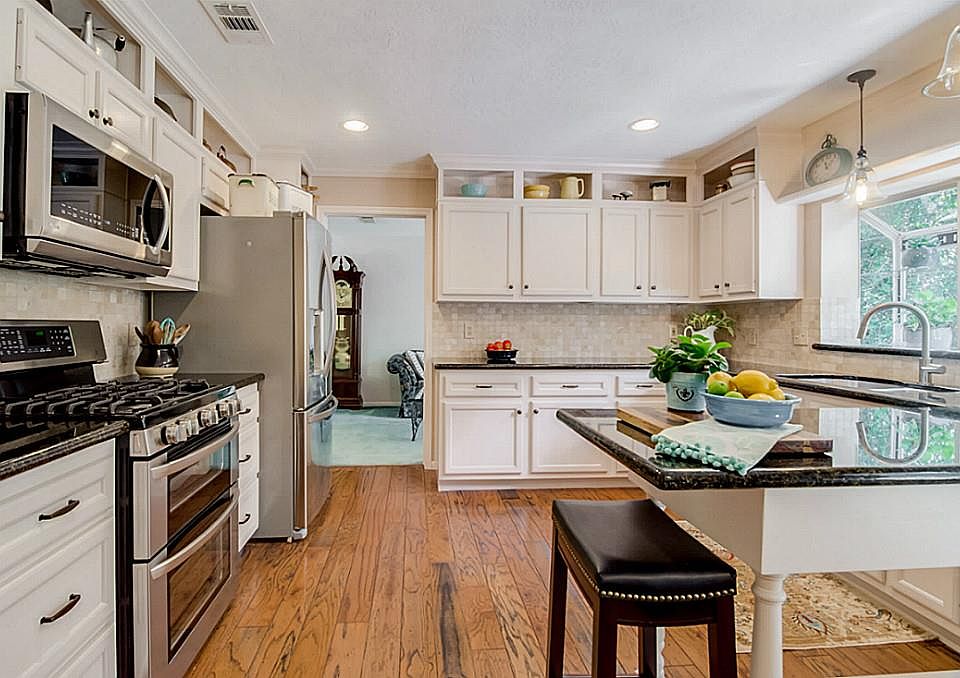 2nd image of 46 Thorn Berry Pl