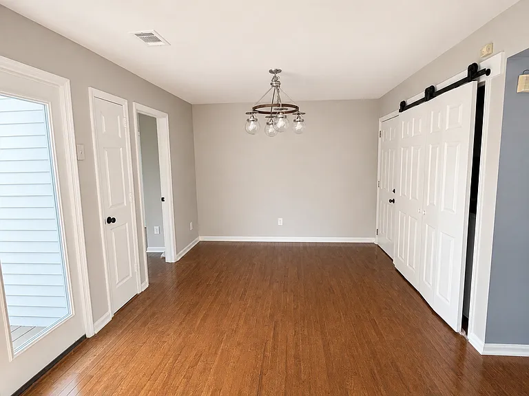 2552 Edinburgh St — Photo 7