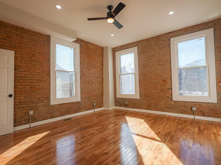 652 Delhi Ave — Photo 32