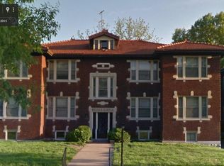7272 Forsyth Blvd, Saint Louis, MO 63105