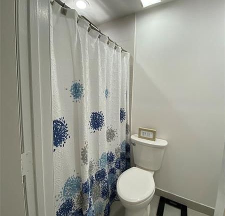 5th image of 2420 SW 11th St #B