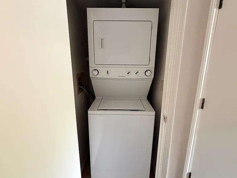 978 Irving Ave #21 — Photo 7