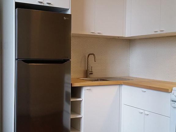 2nd image of 309 E 13th St APT 9