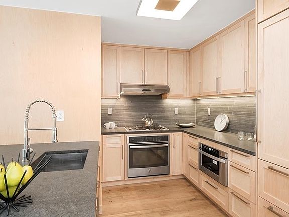 5th image of 201 E 86th St APT 16D