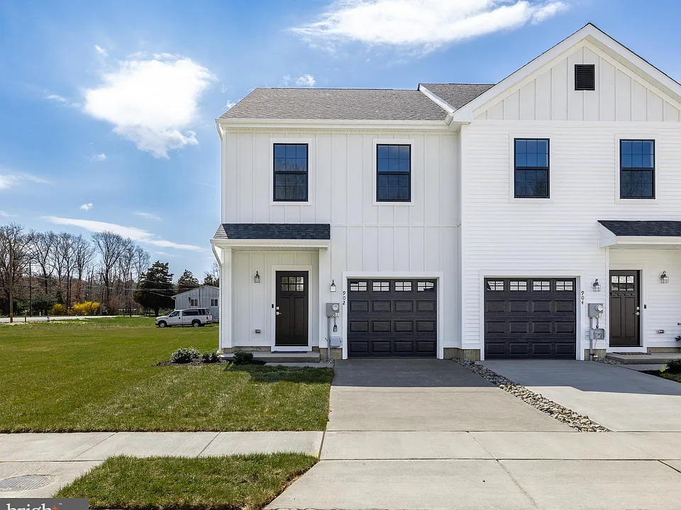 385 N Tuckahoe Road Woodview Ct #996