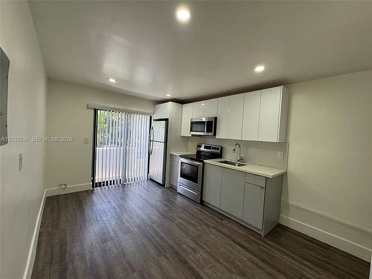 3011 SW 1st Ave #6 — Photo 3