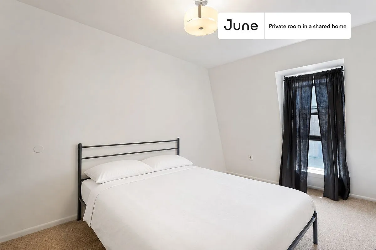 Full bedroom in 5 bed/2 bath home in Logan Circle #415 2B — Photo 1