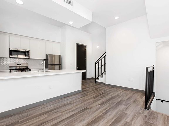 4th image of 161 S Normandie Ave #2