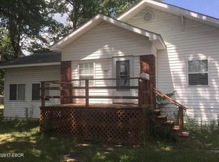 309 W 6th St, Benton, IL 62812