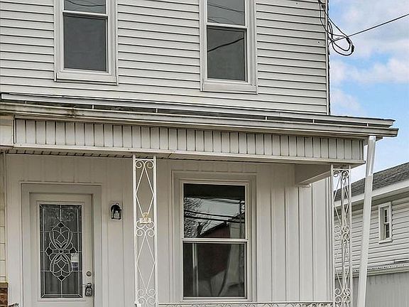 3rd image of 120 E Chestnut St