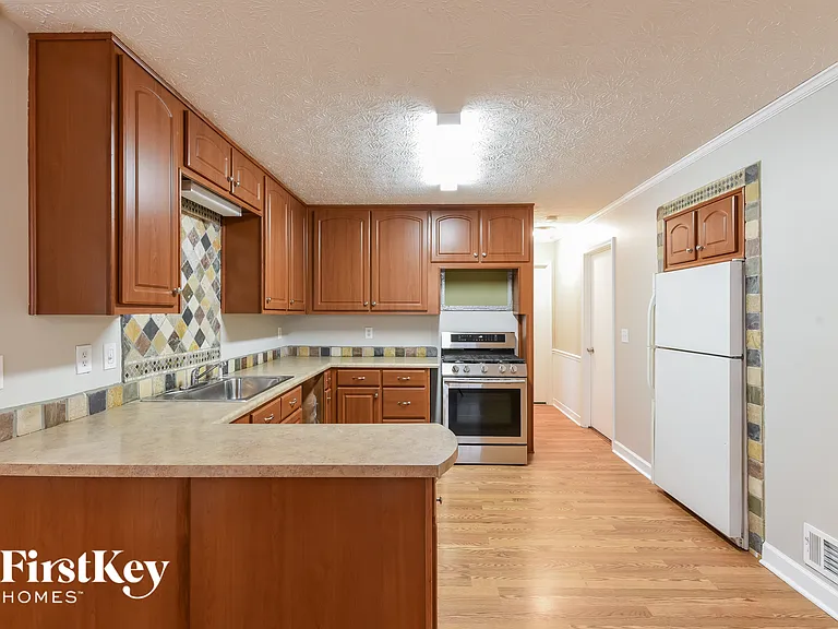 2763 Marcia Dr — Photo 6