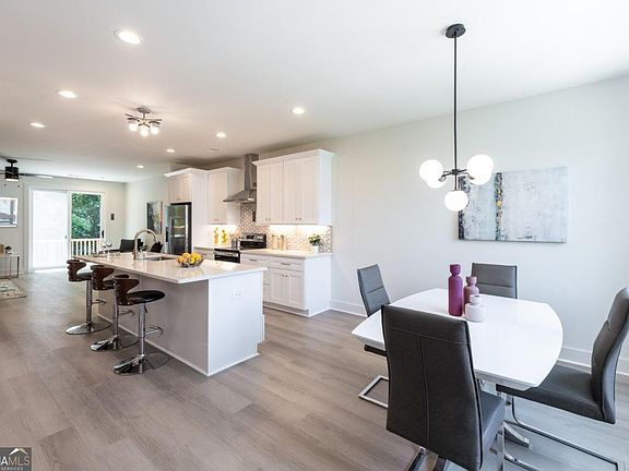 4th image of 340 Eugenia St SW #504