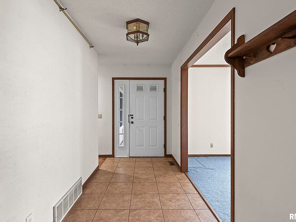 4th image of 3424 Bluff Rd