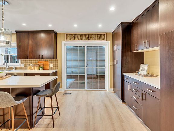4th image of 4299 Ivy Ln