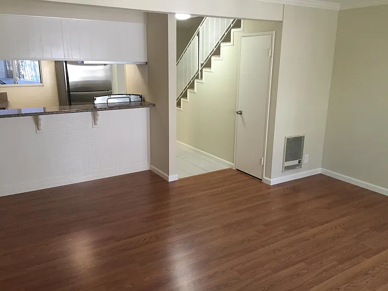 1522 Redondo Ave #10 — Photo 1