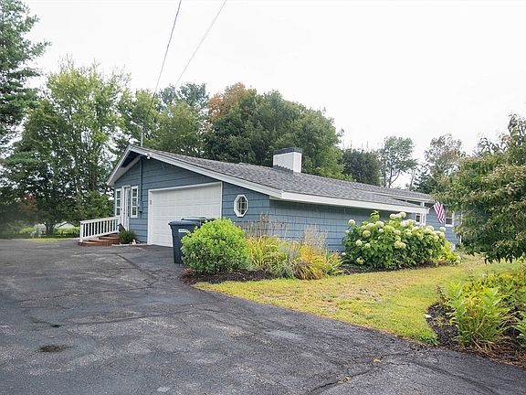 3rd image of 9 Birchwood Dr