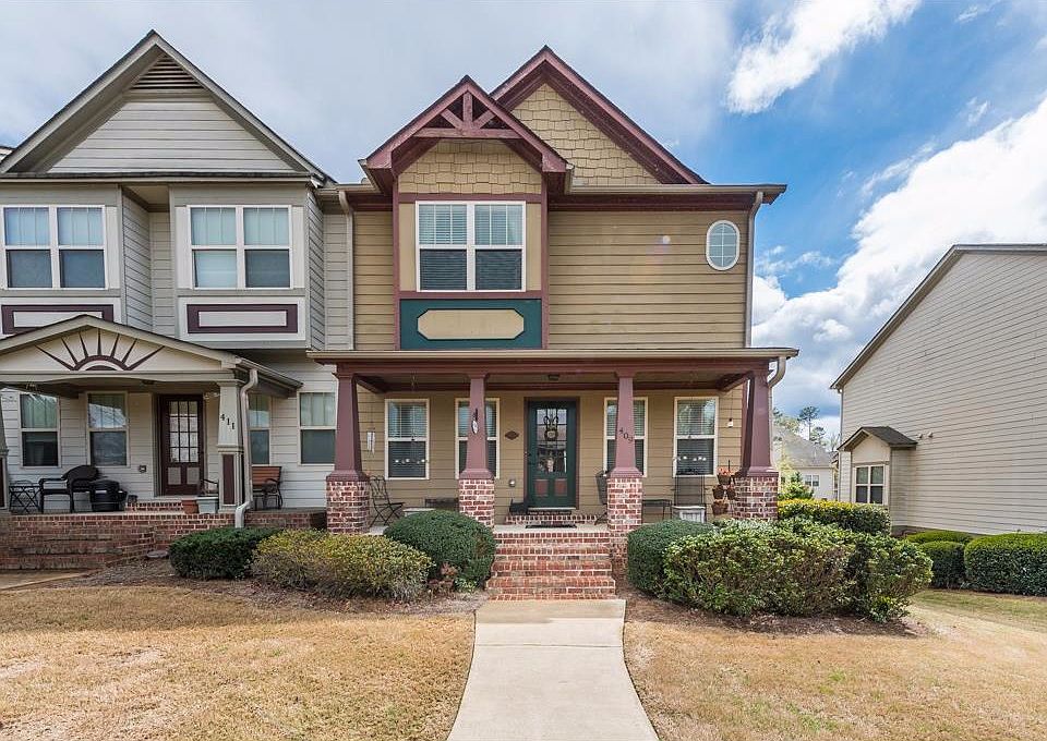 1st image of 409 Royal Crescent Ln E