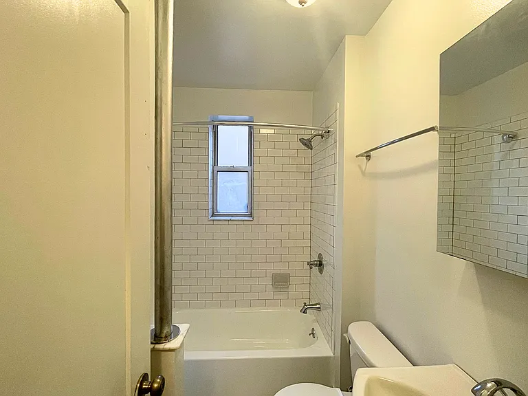 332 42nd St #2C — Photo 7