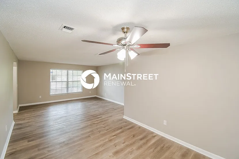 1523 Lavilla Dr N — Photo 3