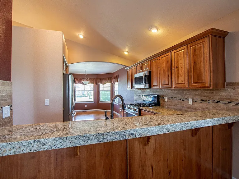1076 Fairfield Ave — Photo 14