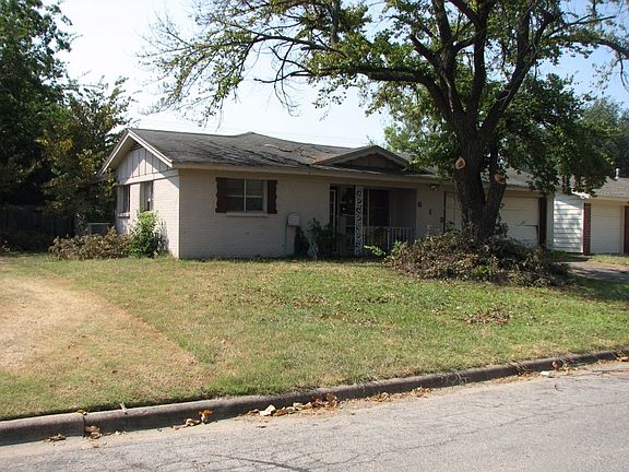 2nd image of 613 W Mills Dr