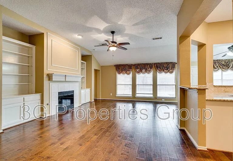 3900 Oak Park Dr — Photo 7