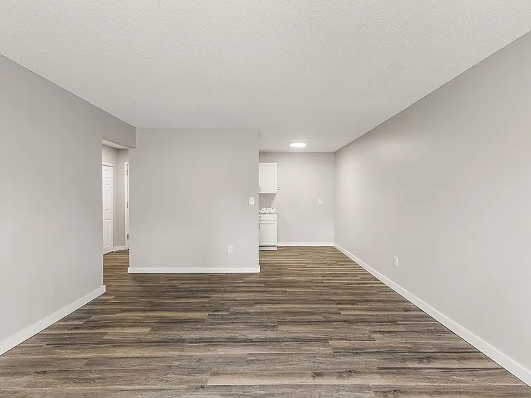 Eastgate Apartments — Photo 94