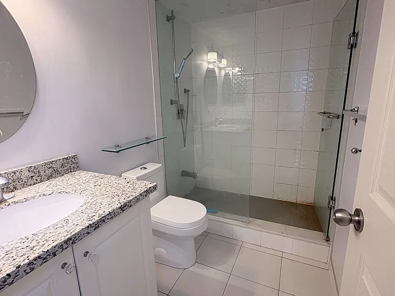 35 Empress Ave #2008 — Photo 12