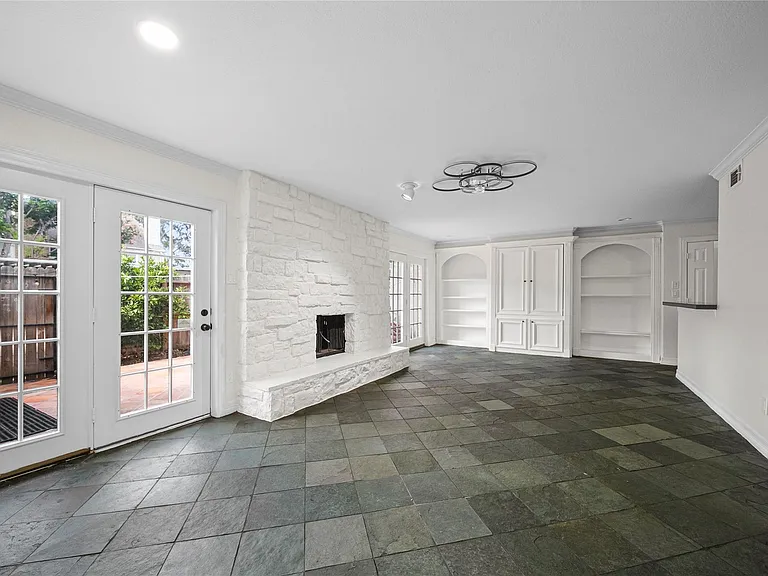 1573 W Sam Houston Pkwy S — Photo 18
