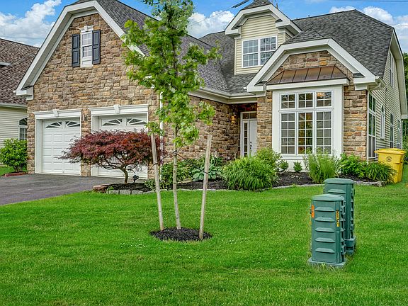 3rd image of 73 Jumping Brook Dr