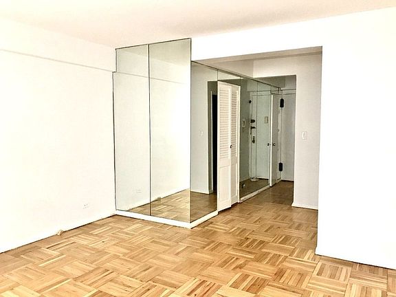 2nd image of 210 E 47th St APT 5G