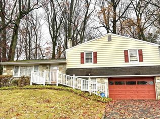 180 Deer Run Rd, Willow Grove, PA 19090