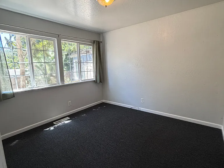 1829 Kinsley St — Photo 31