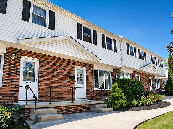 2nd image of 6484 State Rd APT D8