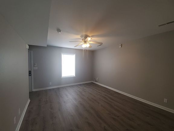 4th image of 241 Executive Ave APT A